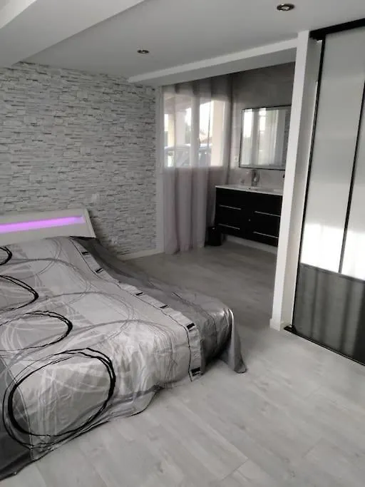 Apartment Petit Studio Moderne Au Bord Du Canal Saint-Jory France
