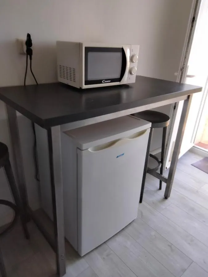 Petit Studio Moderne Au Bord Du Canal Saint-Jory France